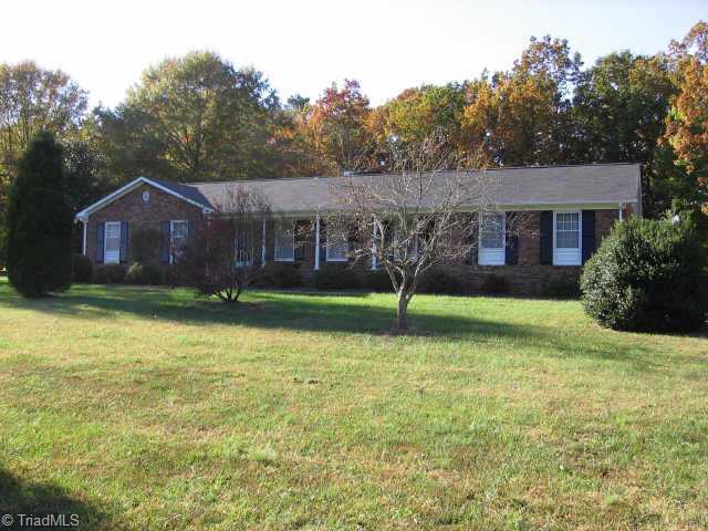 3513 Edgefield Road Greensboro, NC 27409 - Photo 1 of 7 Exterior Front.