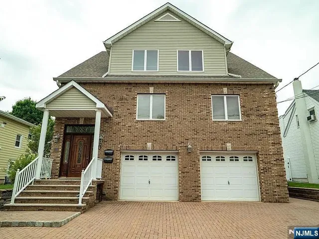 $3,200 | 275 Lafayette Avenue, Unit 1, Lyndhurst, NJ 07071