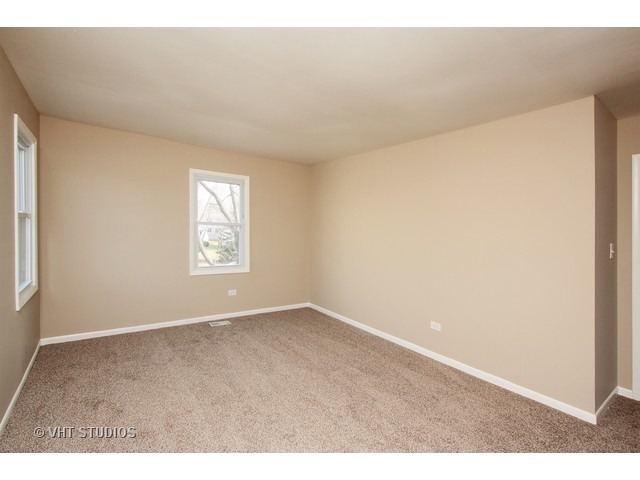 382 Northgate Road Lindenhurst, IL 60046 - Photo 7 of 10 an empty room with windows