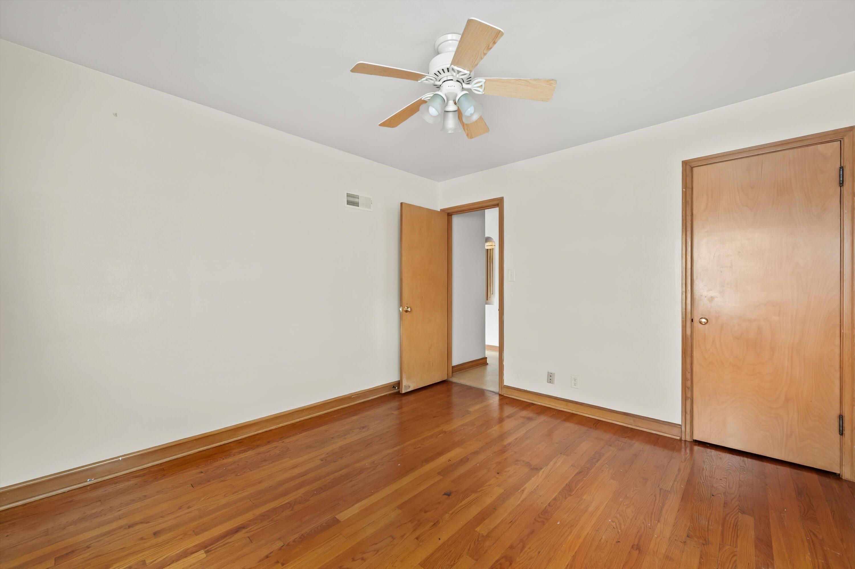 3366 South 35th Street Milwaukee, WI 53215 - Photo 12 of 31 12-DSC6381