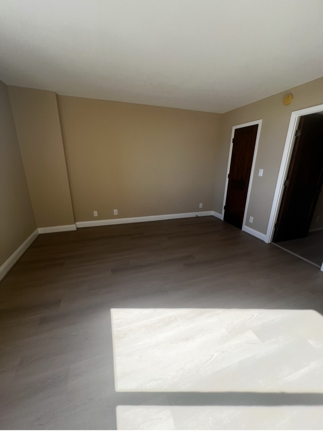 3525 Sage Road, Unit 1708 Houston, TX 77056 - Photo 8 of 14 a view of room with window