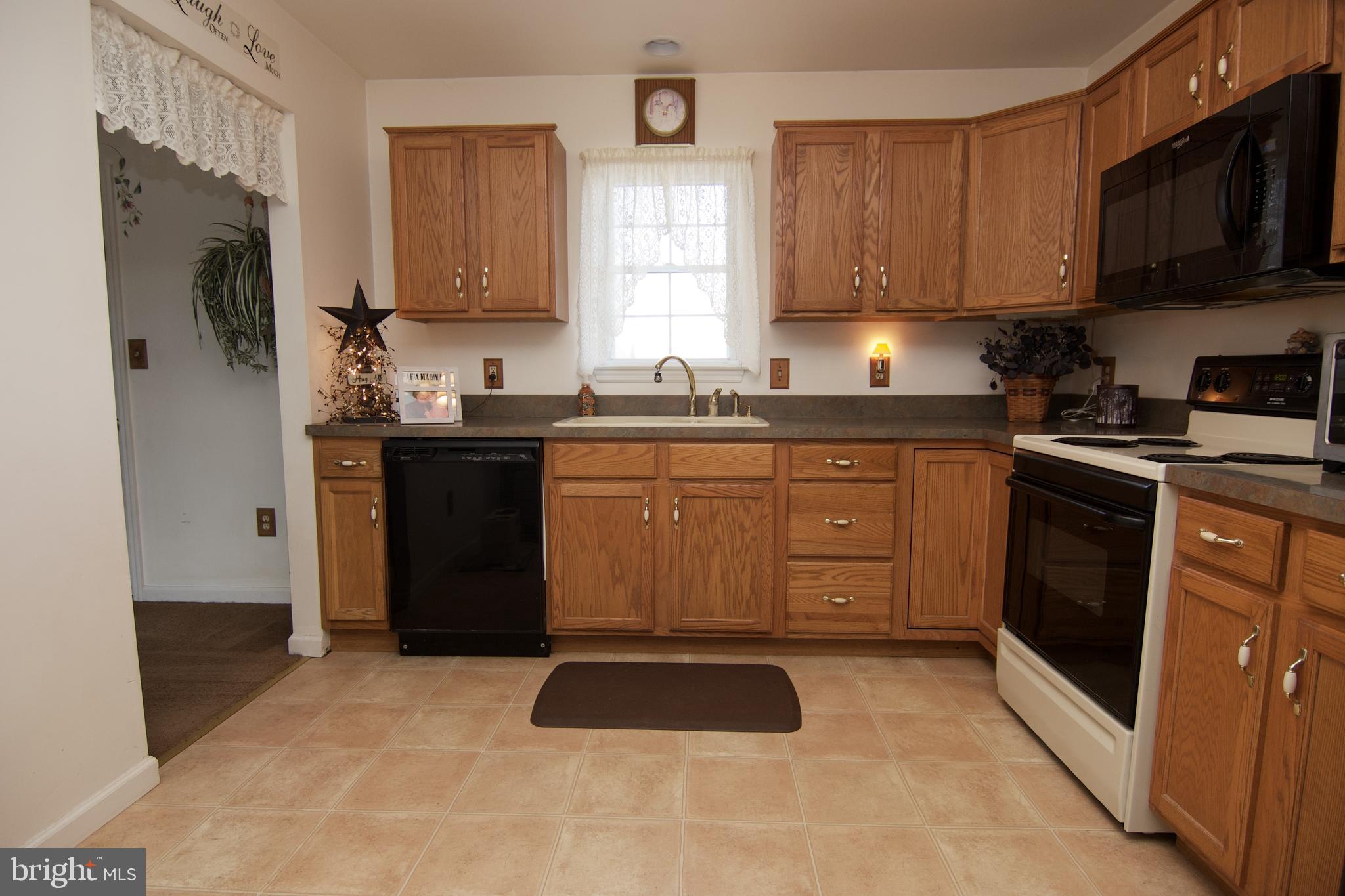 398 Snyder Road Reading, PA 19605 - Photo 3 of 25 Gallery Image 3