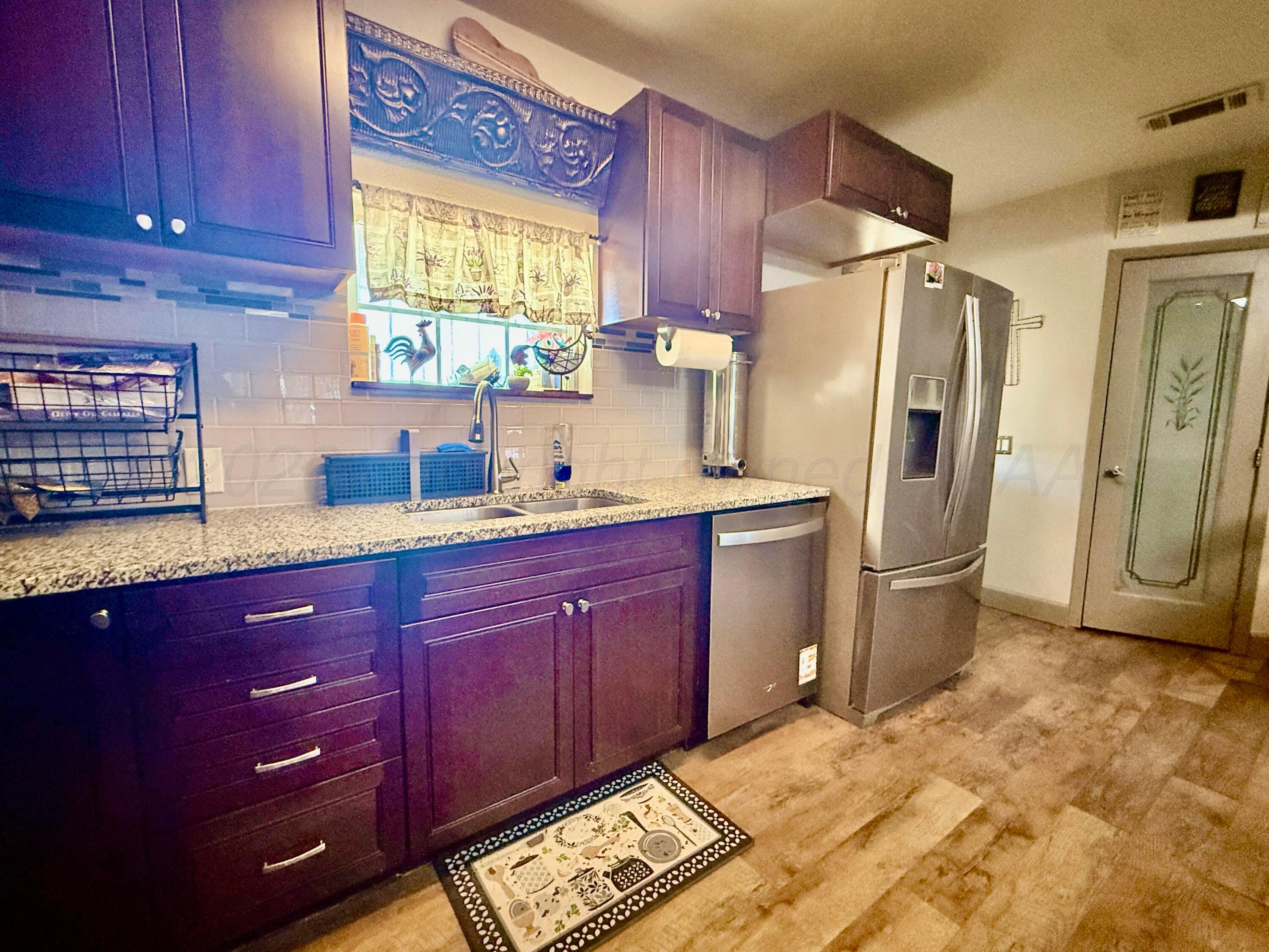 5496 West Rd R Dumas, TX 79029 - Photo 11 of 40 Kitchen