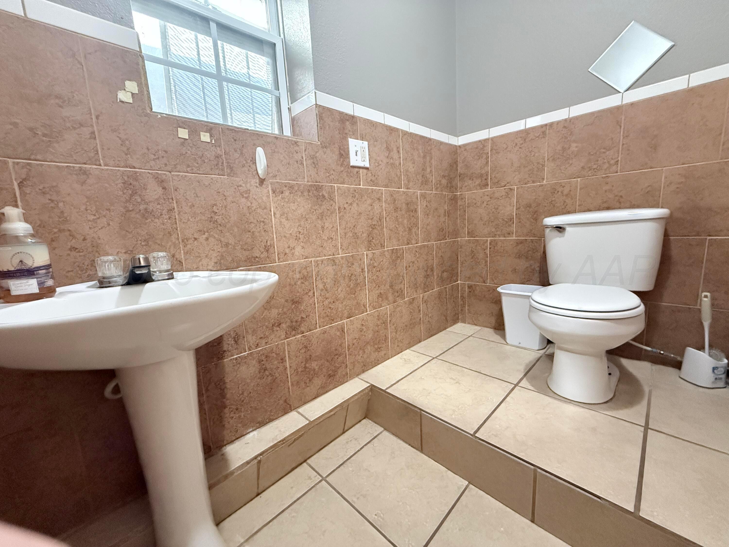 5496 West Rd R Dumas, TX 79029 - Photo 17 of 40 Party Room Bathroom