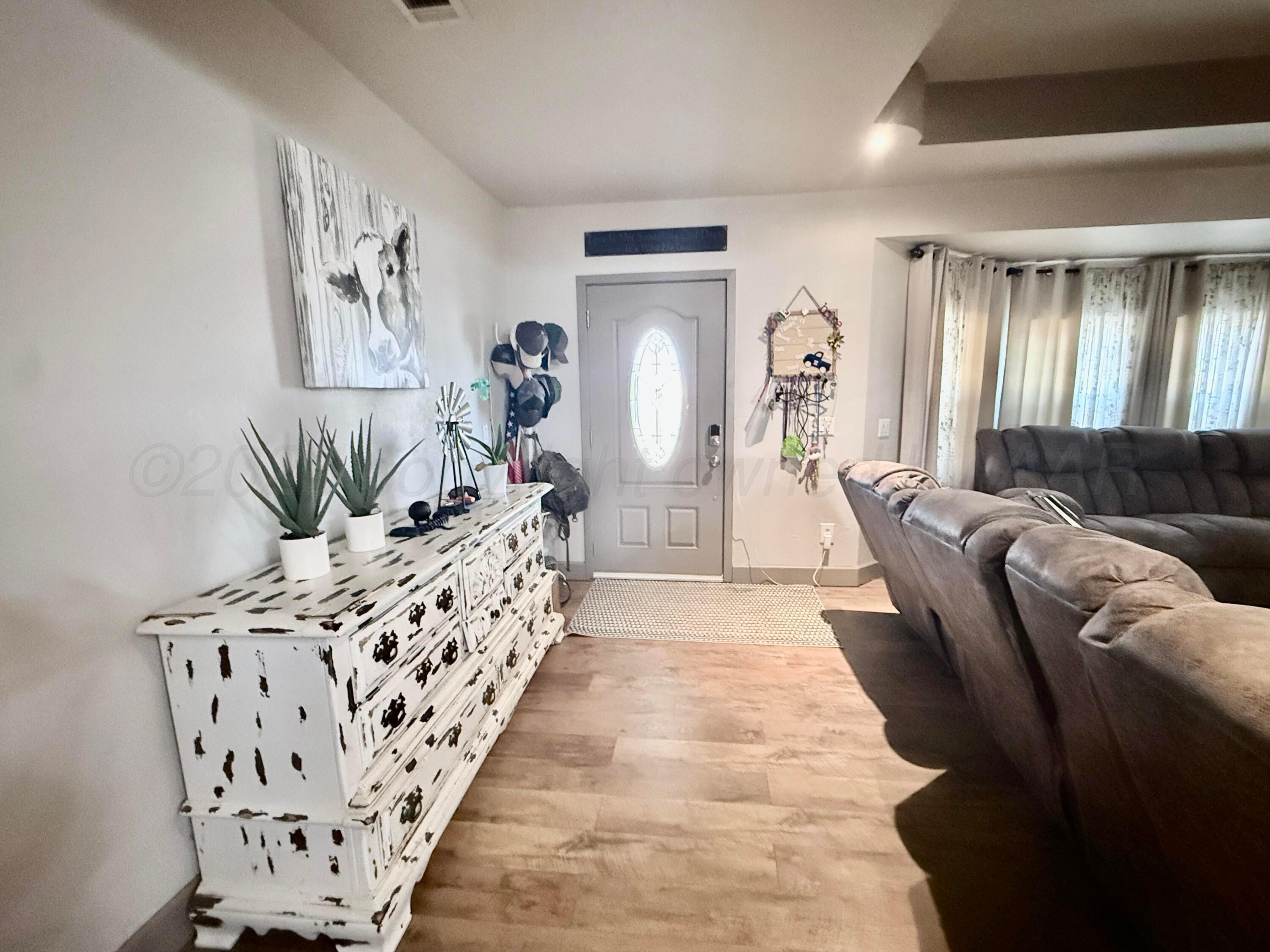 5496 West Rd R Dumas, TX 79029 - Photo 4 of 40 Entry