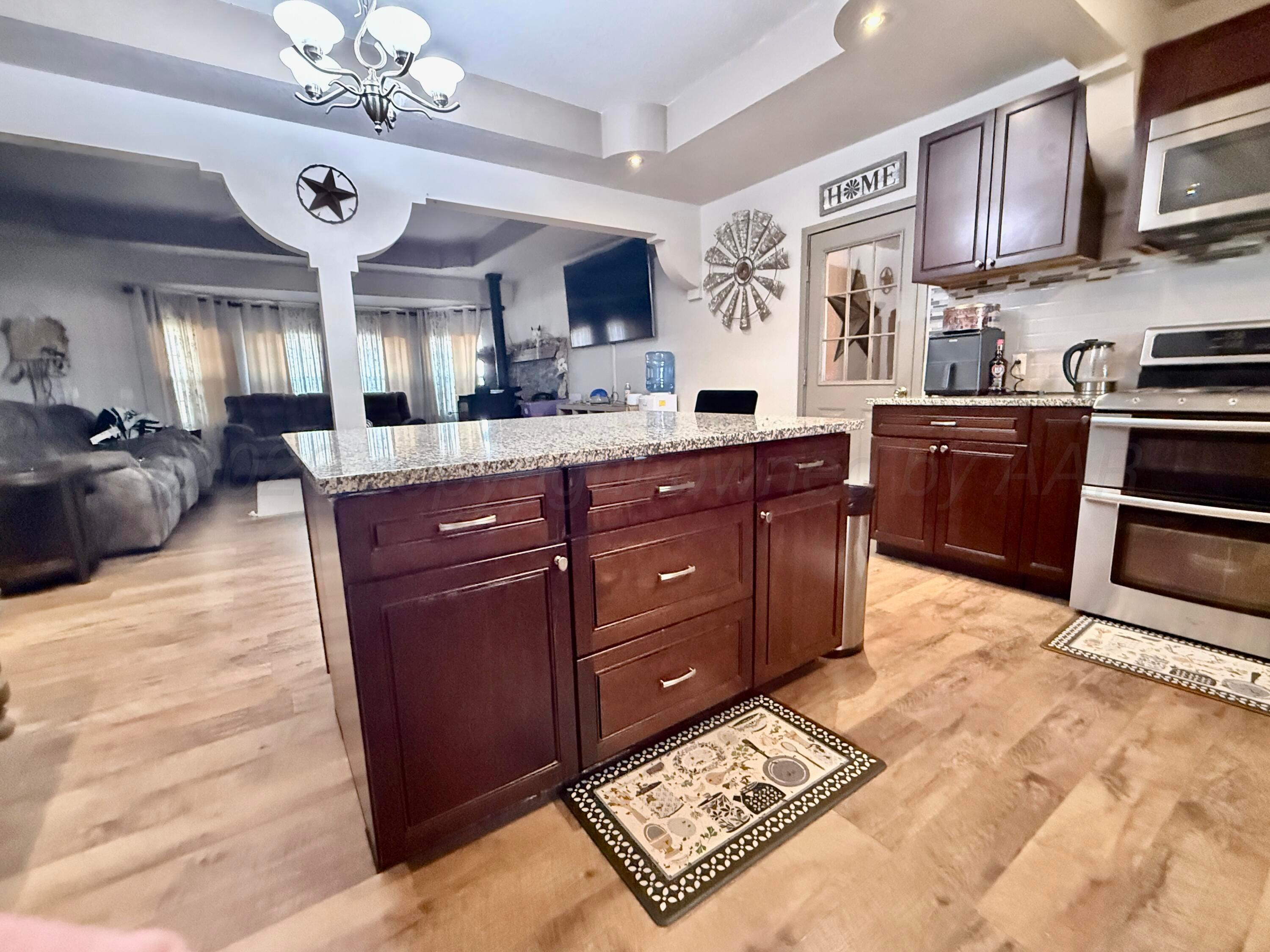 5496 West Rd R Dumas, TX 79029 - Photo 7 of 40 Kitchen/Living
