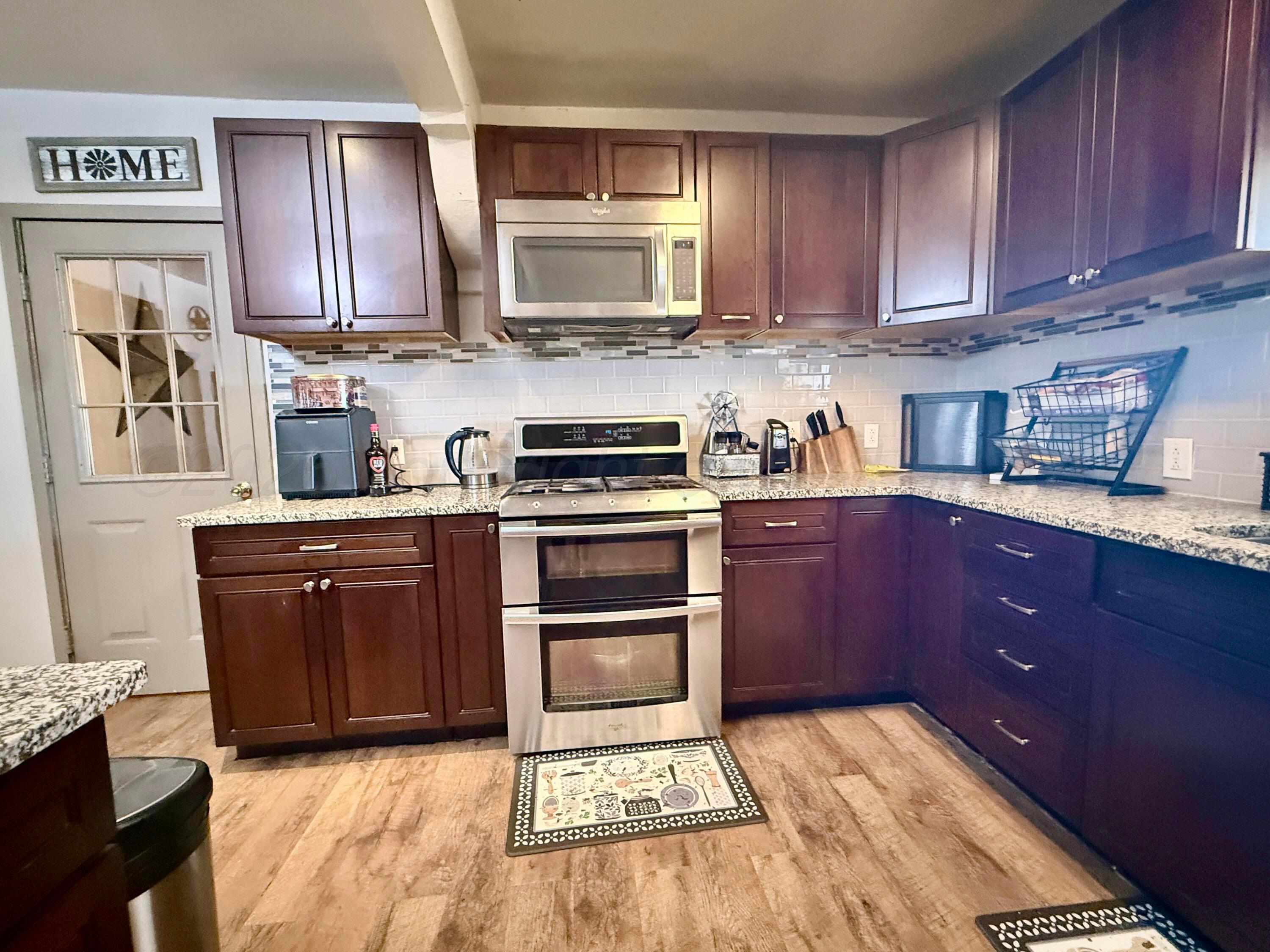 5496 West Rd R Dumas, TX 79029 - Photo 9 of 40 Kitchen