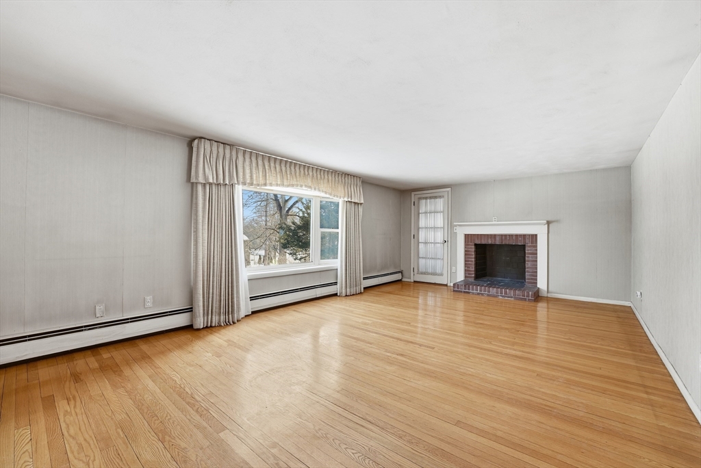 303 Kibbe Road East Longmeadow, MA 01028 - Photo 8 of 42 Gallery Image 8