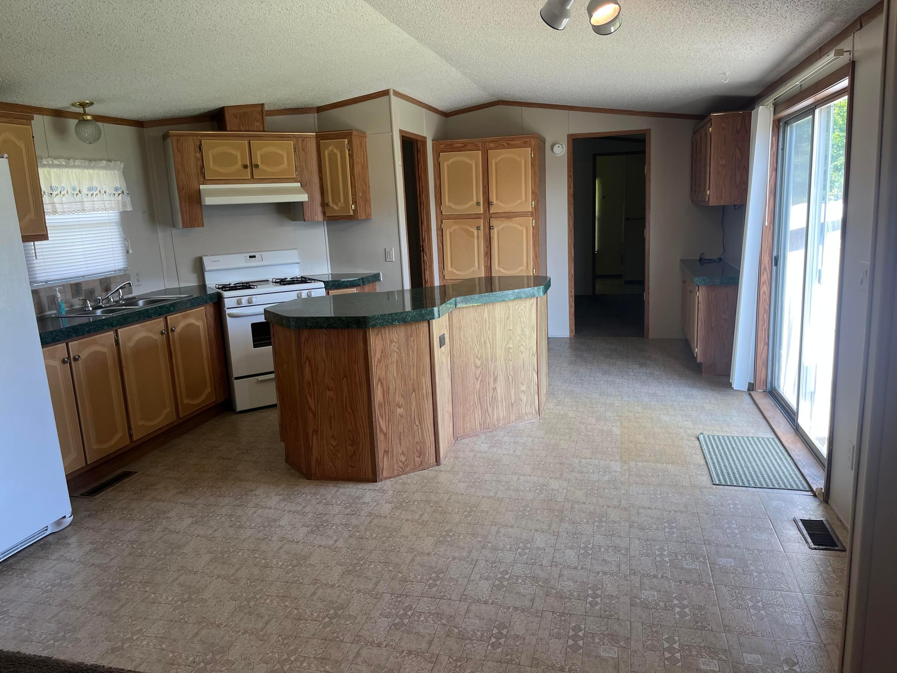 211 Rona Boulevard Pataskala, OH 43062 - Photo 11 of 15 IMG_2049