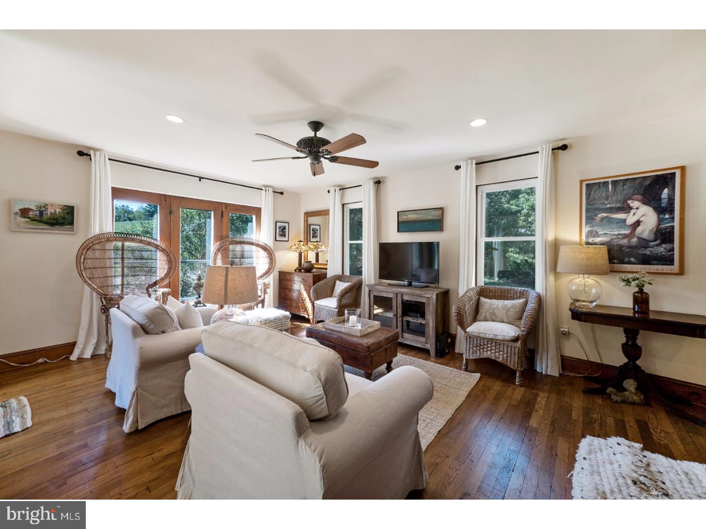 607 Creek Road Kennett Square, PA 19348 - Photo 7 of 25 Living Room