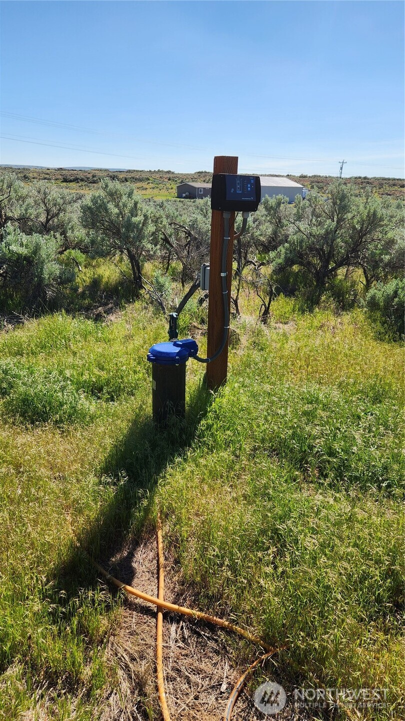 565 Snaffle Court Ephrata, WA 98823 - Photo 4 of 40 a view of a lake from a yard