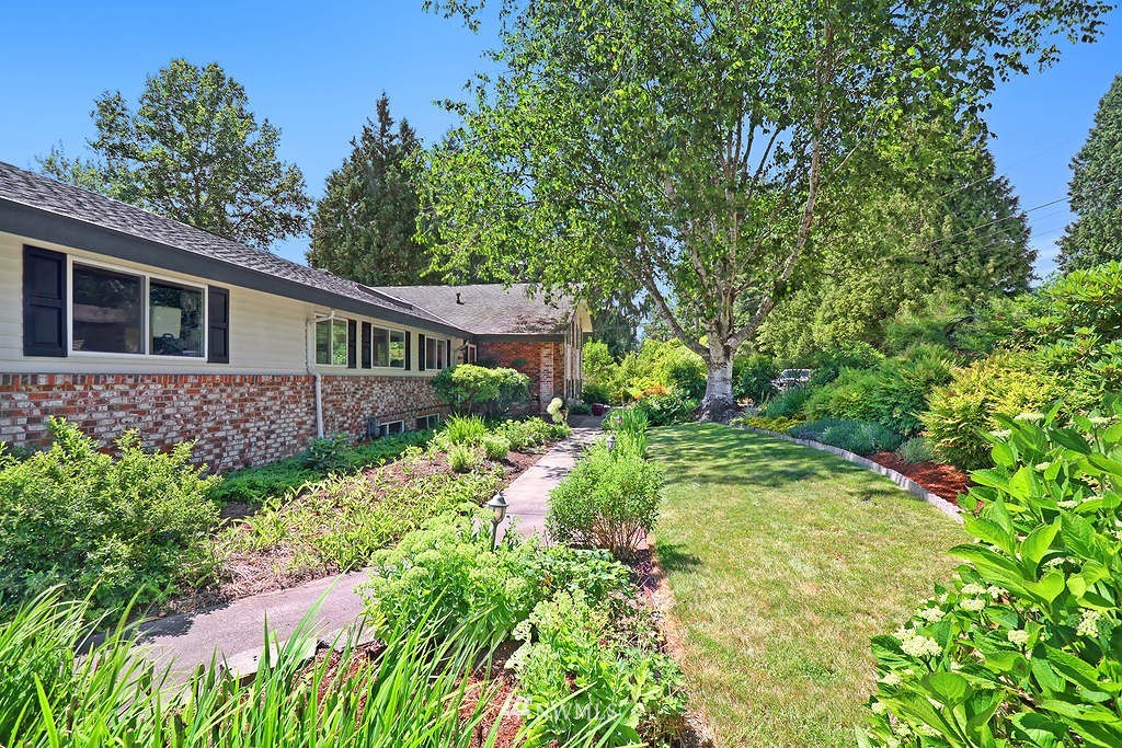 10919 Circle Drive Bothell, WA 98011 - Photo 2 of 25