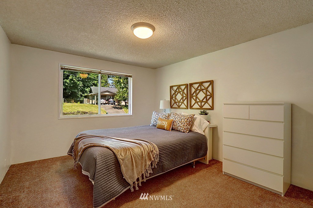 10919 Circle Drive Bothell, WA 98011 - Photo 11 of 25