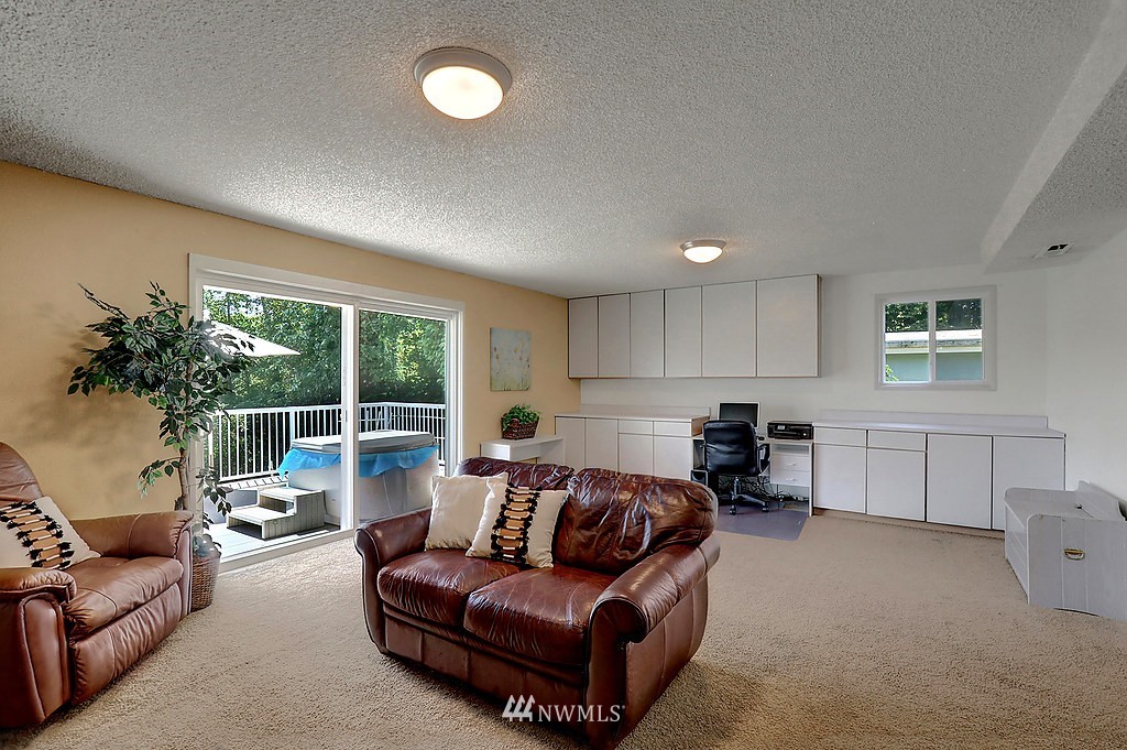 10919 Circle Drive Bothell, WA 98011 - Photo 14 of 25