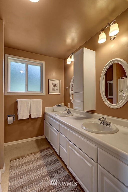 10919 Circle Drive Bothell, WA 98011 - Photo 16 of 25