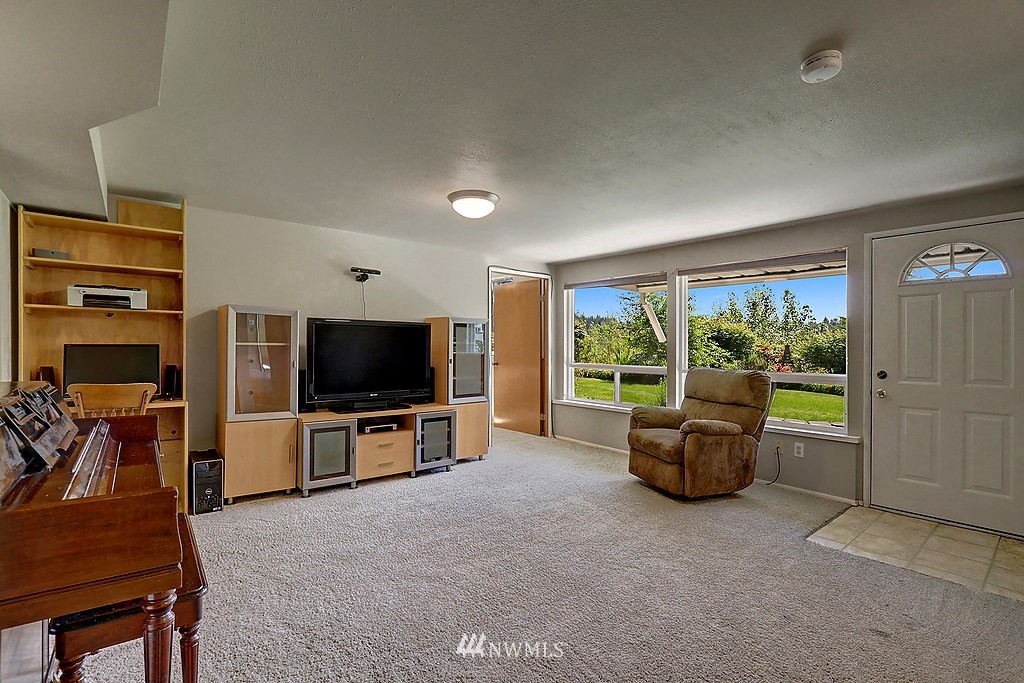 10919 Circle Drive Bothell, WA 98011 - Photo 17 of 25