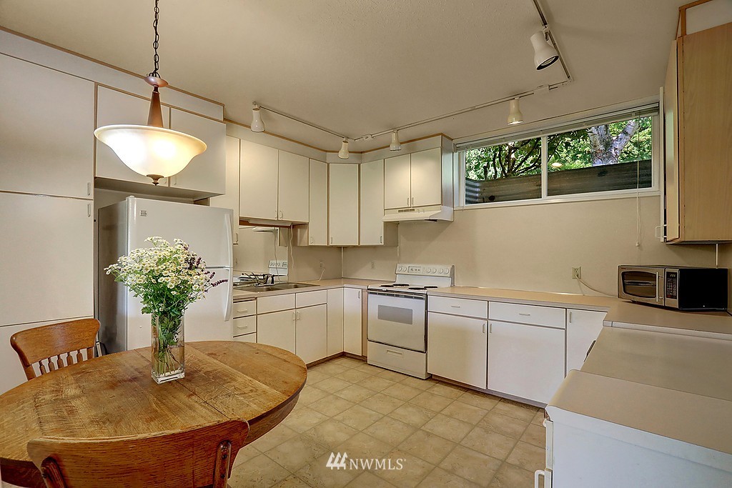 10919 Circle Drive Bothell, WA 98011 - Photo 18 of 25