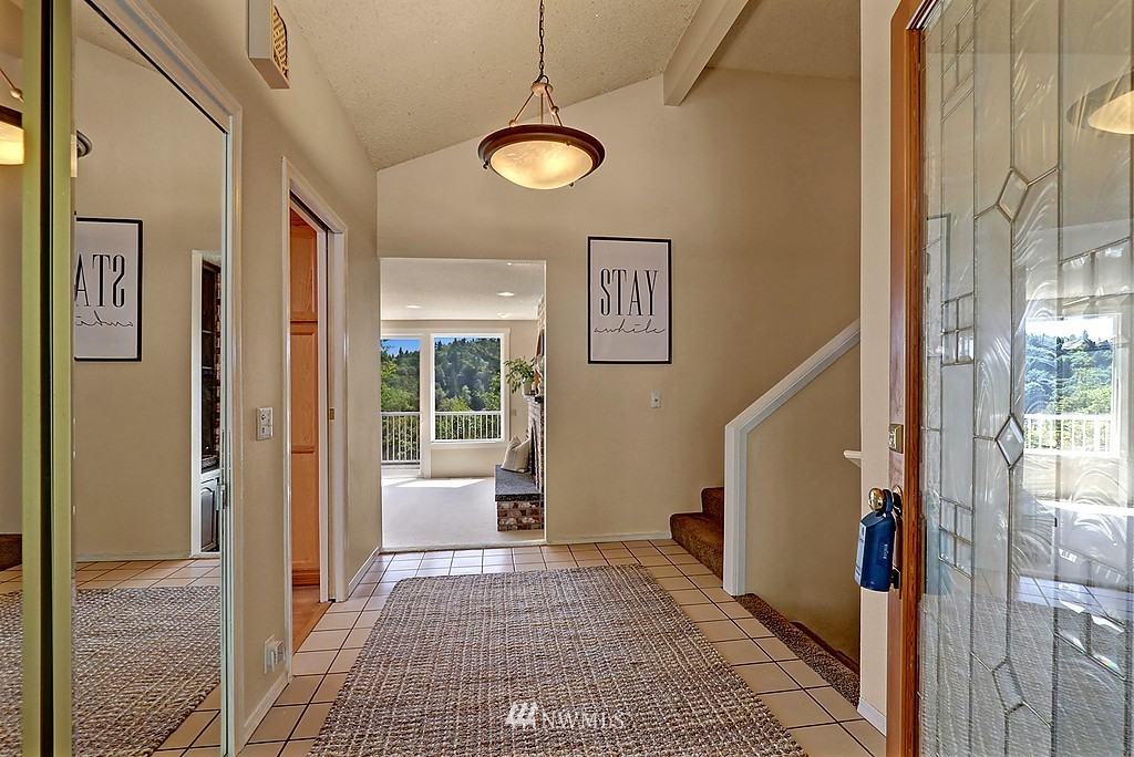 10919 Circle Drive Bothell, WA 98011 - Photo 3 of 25