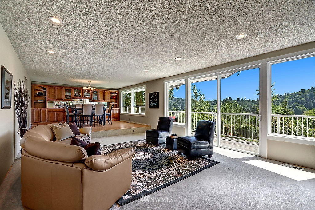 10919 Circle Drive Bothell, WA 98011 - Photo 4 of 25