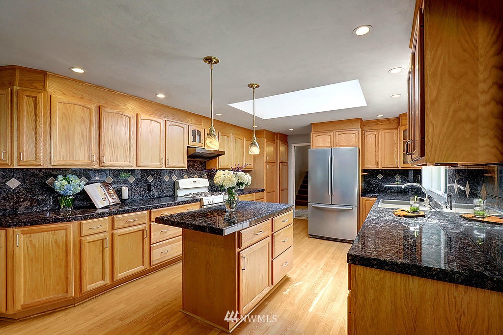 10919 Circle Drive Bothell, WA 98011 - Photo 6 of 25