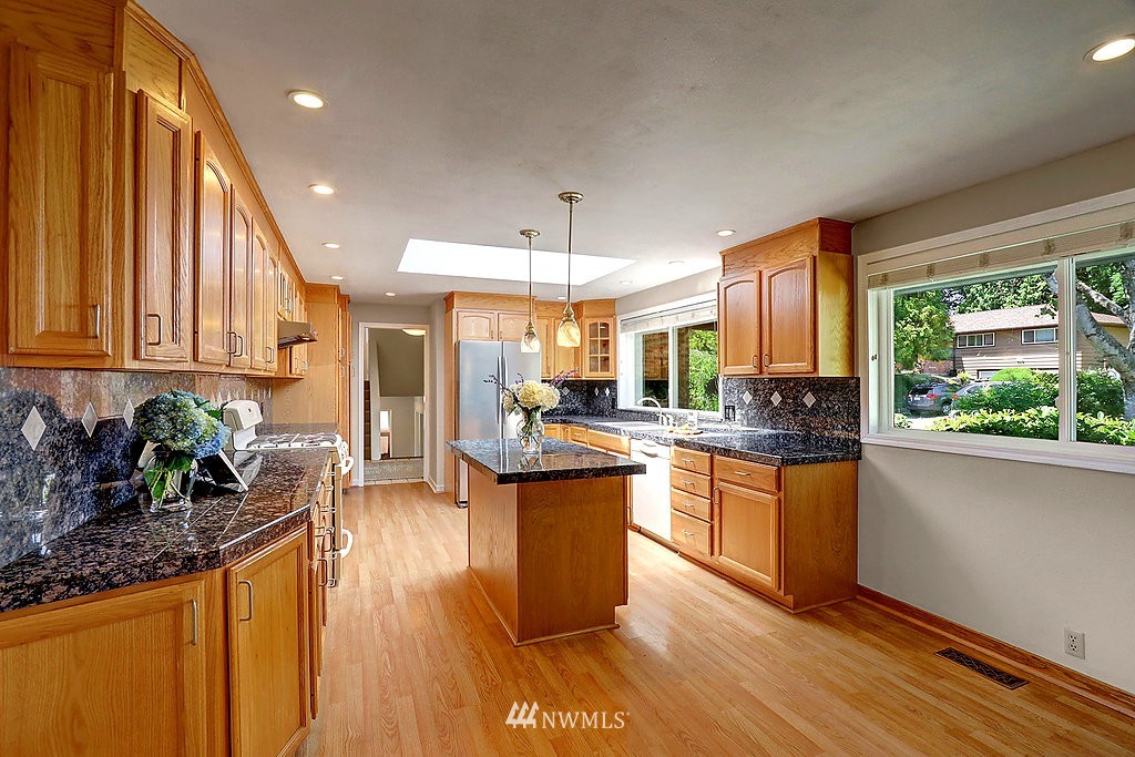 10919 Circle Drive Bothell, WA 98011 - Photo 7 of 25