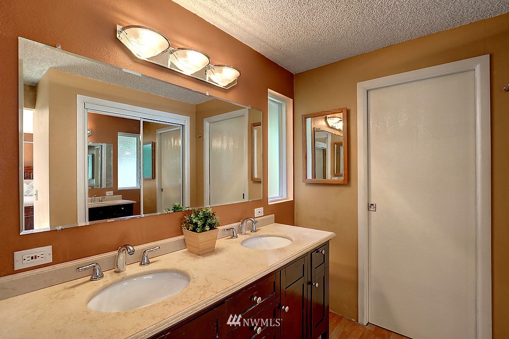 10919 Circle Drive Bothell, WA 98011 - Photo 9 of 25