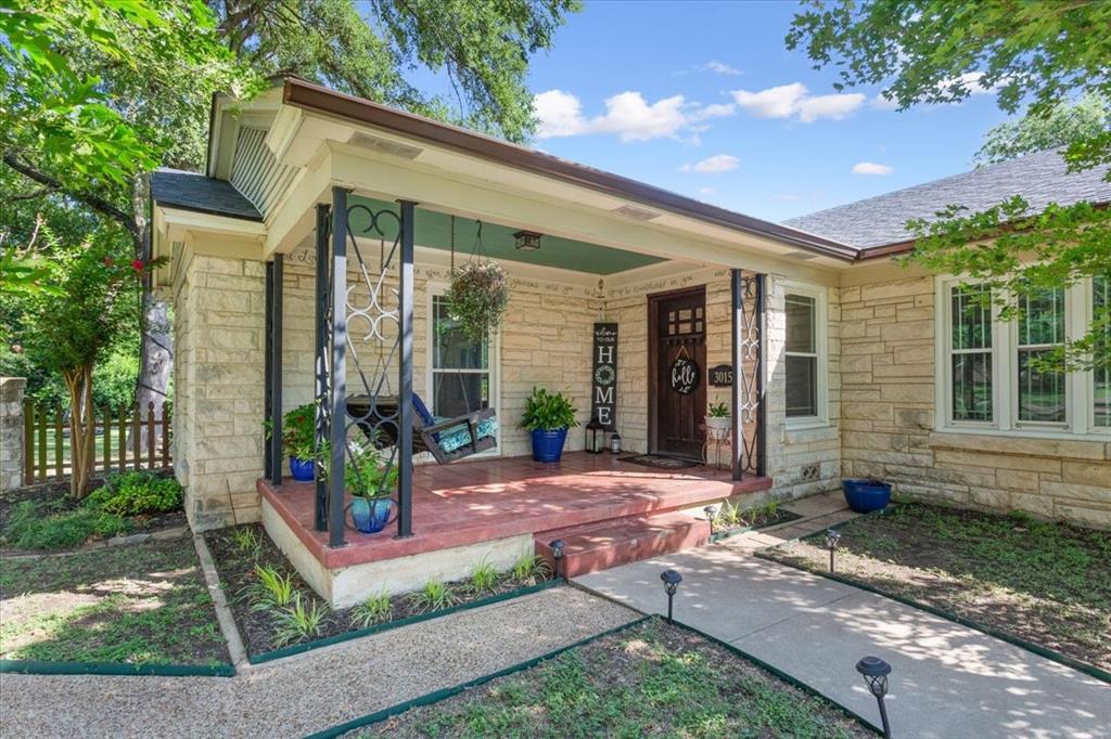 3015 Sturgis Lane Waco, TX 76708 - Photo 4 of 40 a front view of a house with garden