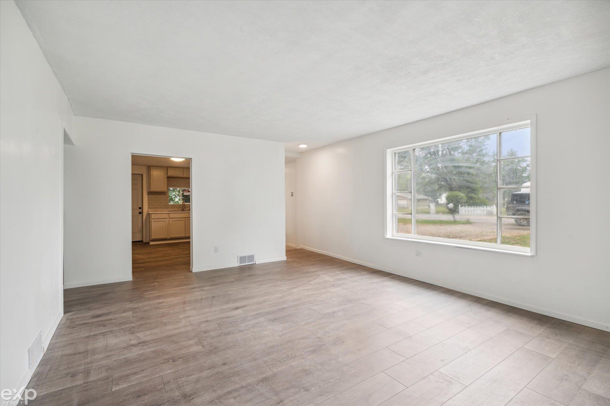 3221 Hemphill Road Burton, MI 48529 - Photo 5 of 14