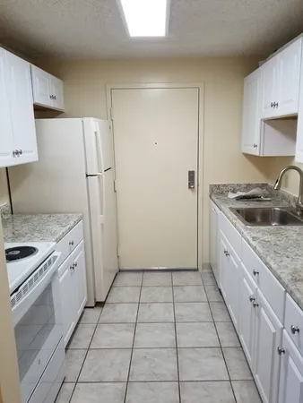 $2,100 | 46 Silver Hill Lane, Unit 10, Natick, MA 01760