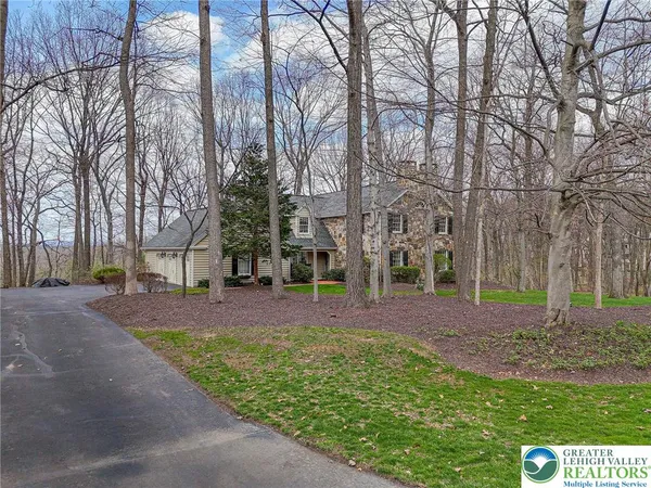 $849,900 | 6145 Woodledge Drive, Orefield, PA 18069