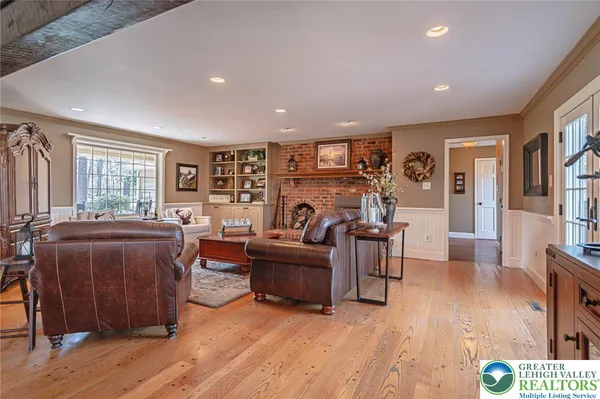 $849,900 | 6145 Woodledge Drive, Orefield, PA 18069