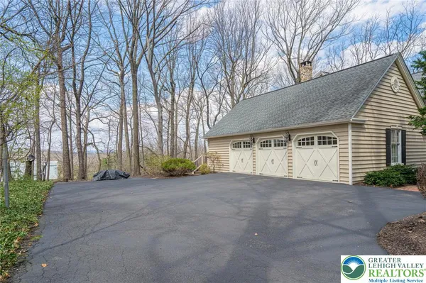 $849,900 | 6145 Woodledge Drive, Orefield, PA 18069