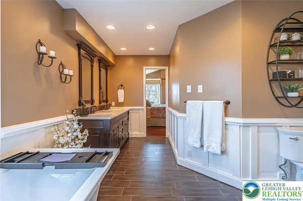 $849,900 | 6145 Woodledge Drive, Orefield, PA 18069