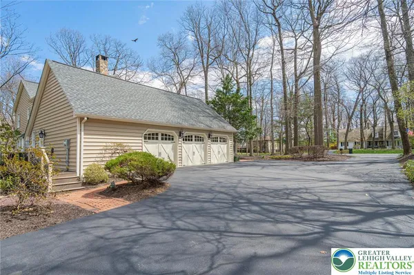 $849,900 | 6145 Woodledge Drive, Orefield, PA 18069