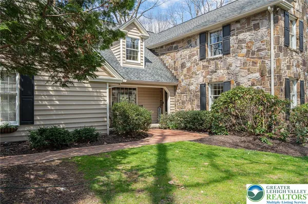 $849,900 | 6145 Woodledge Drive, Orefield, PA 18069