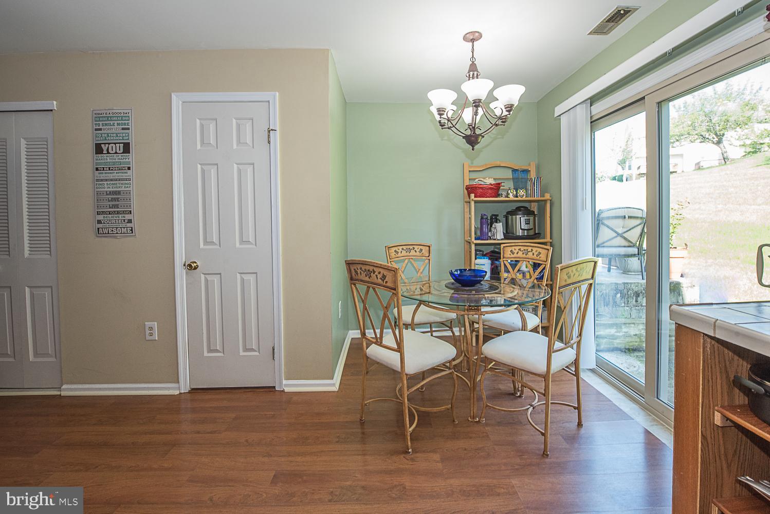 845 Maple Glen Circle Pottstown, PA 19464 - Photo 11 of 29 Breakfast/dining area