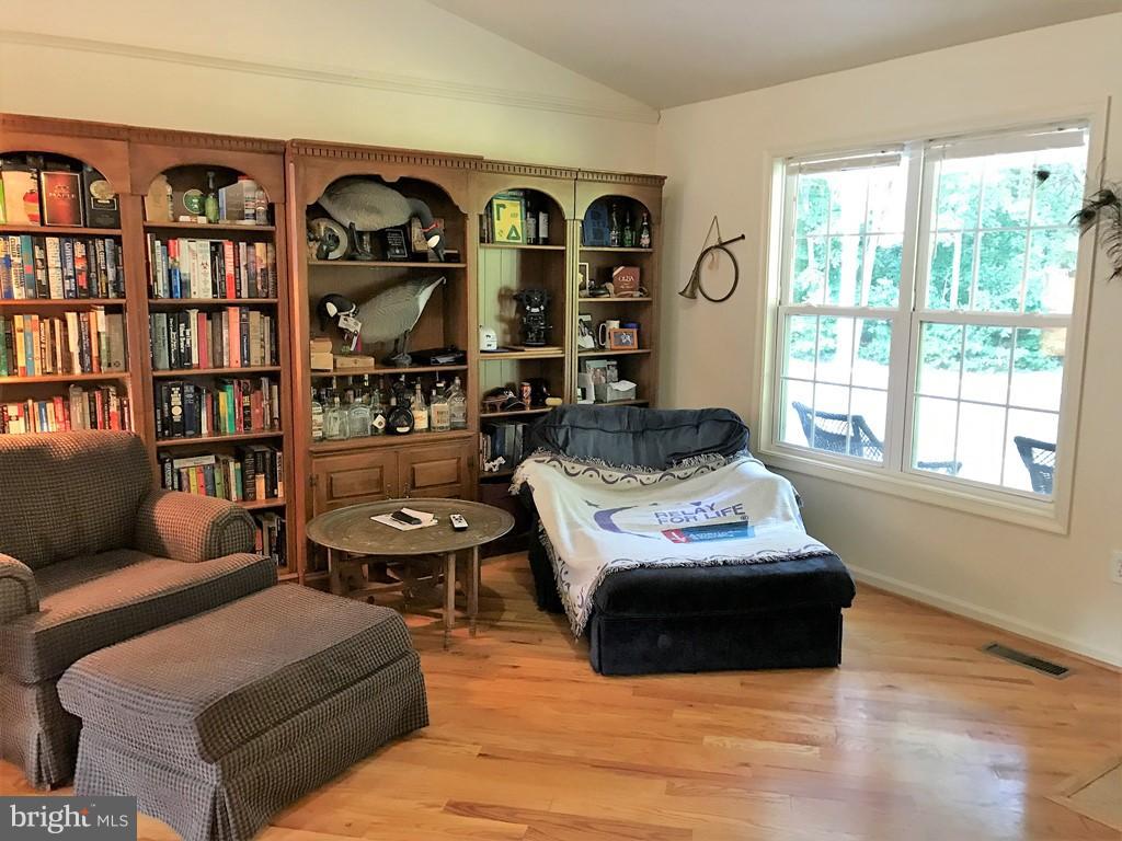 10456 Dixon Road Culpeper, VA 22701 - Photo 4 of 18 Living Room