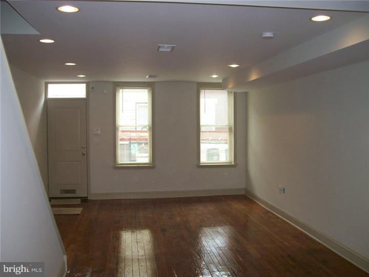 369 Tree Street Philadelphia, PA 19148 - Photo 15 of 19 Dining Room