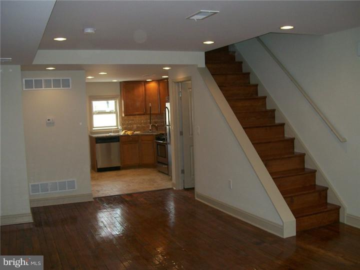 369 Tree Street Philadelphia, PA 19148 - Photo 4 of 19 Living Room