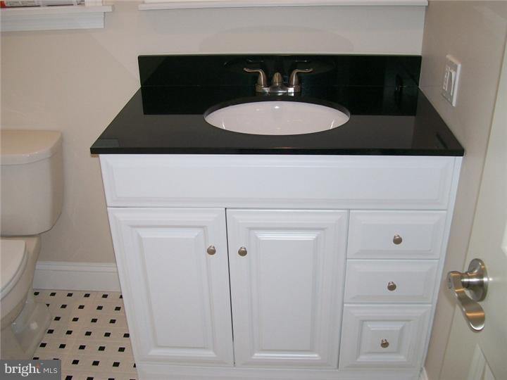 369 Tree Street Philadelphia, PA 19148 - Photo 9 of 19 Bathroom