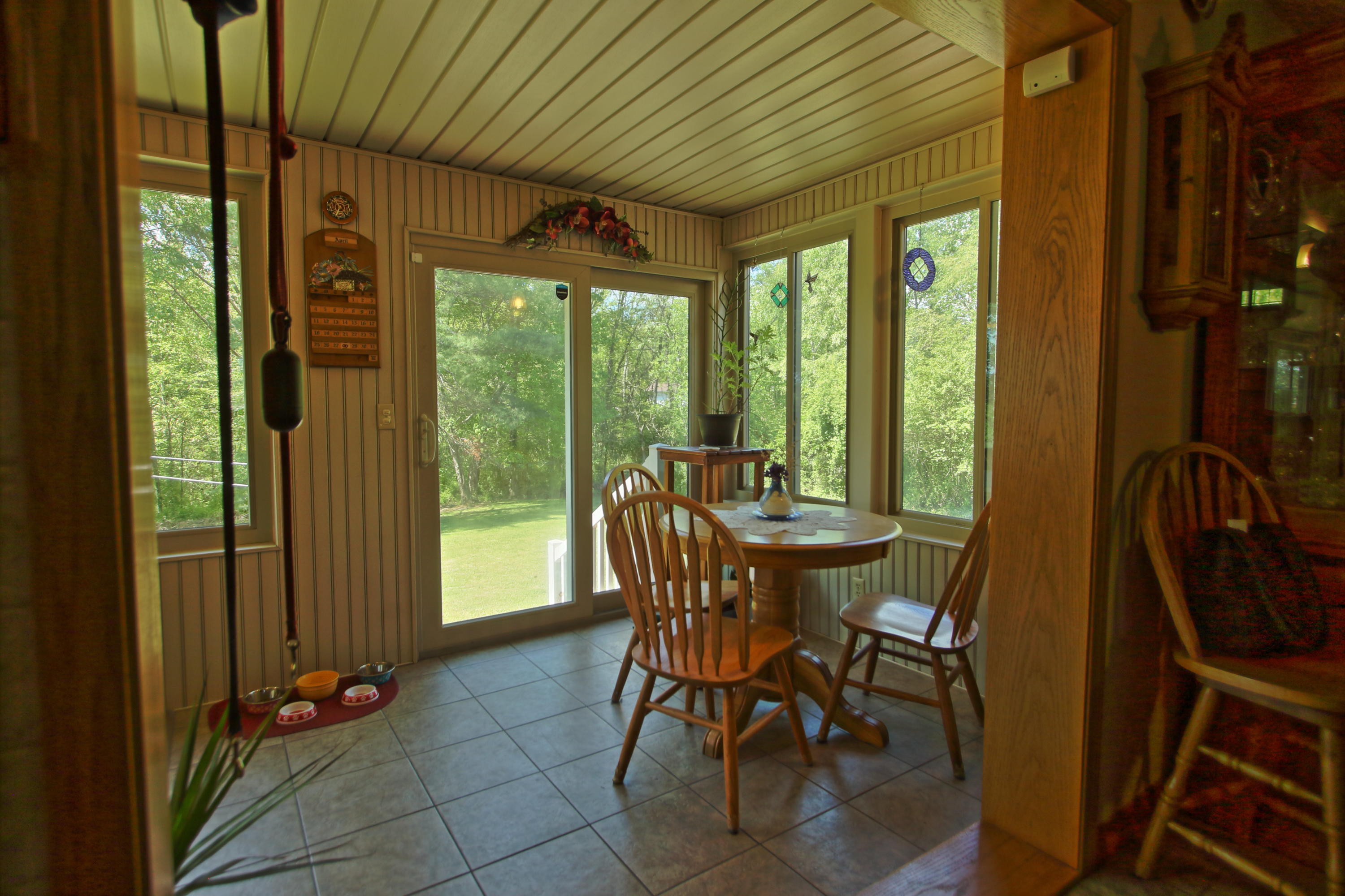 3824 Rugby Pike Allardt, TN 38504 - Photo 18 of 27 Back Sunroom