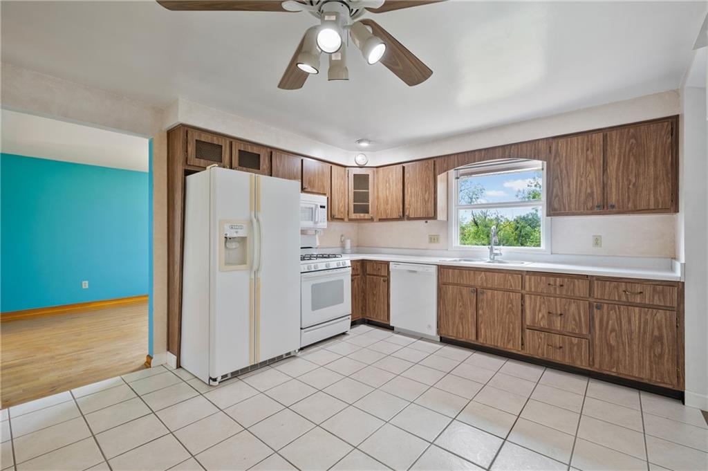 215 Center New Texas Road Pittsburgh, PA 15239 - Photo 8 of 29 Gallery Image 8