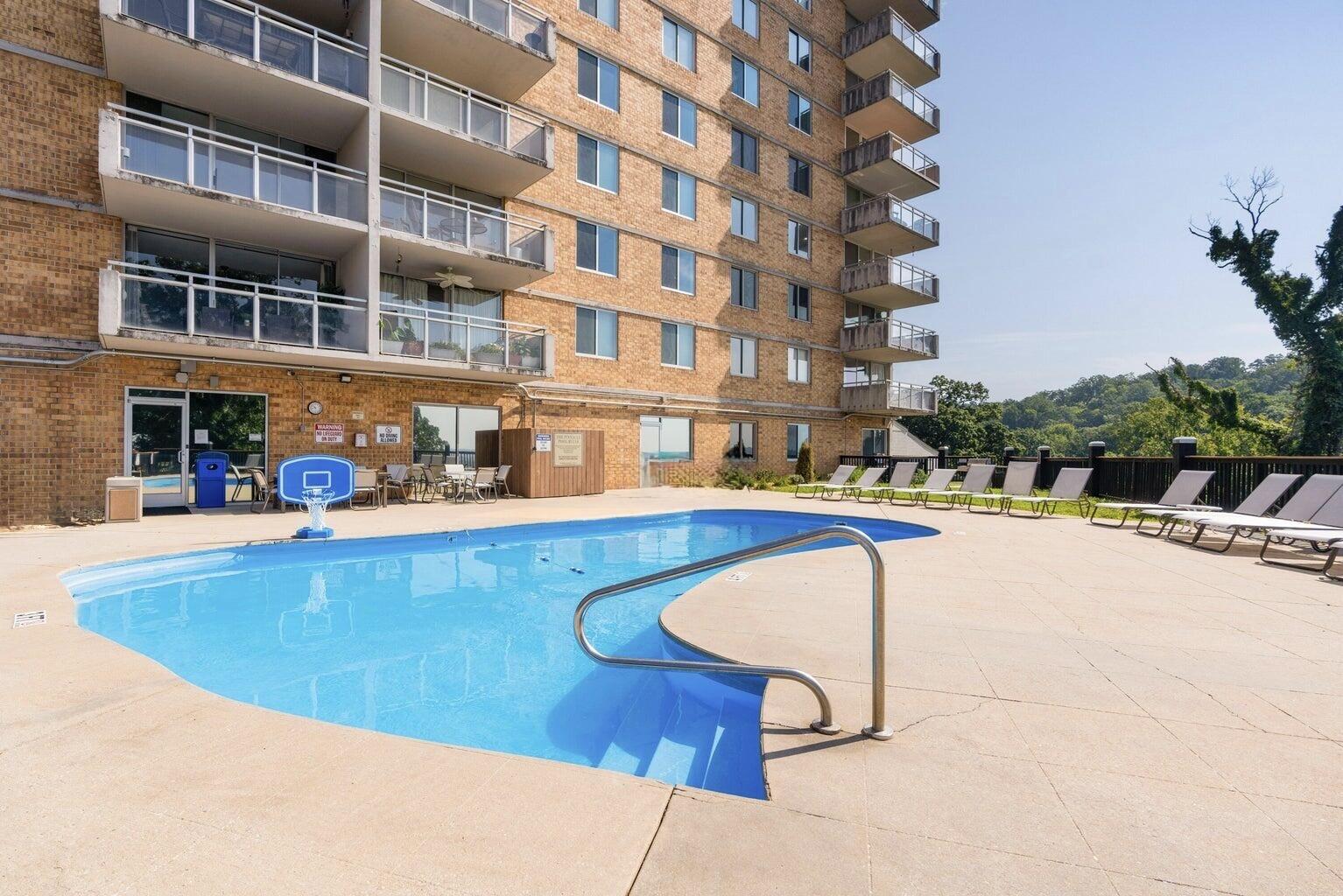 1131 Stringers Ridge Road, Unit 5D Chattanooga, TN 37405 - Photo 61 of 62 Pool