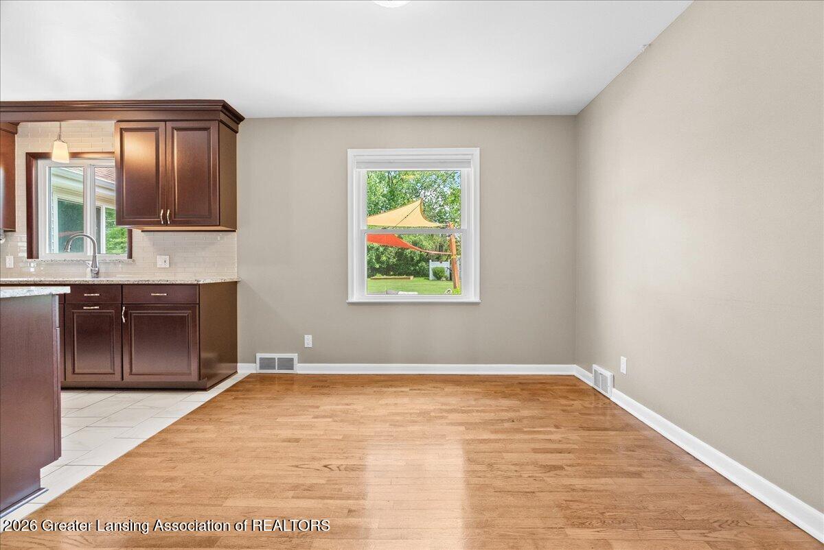 1727 Wellington Road Lansing, MI 48910 - Photo 14 of 46 30-Media Jett - 24