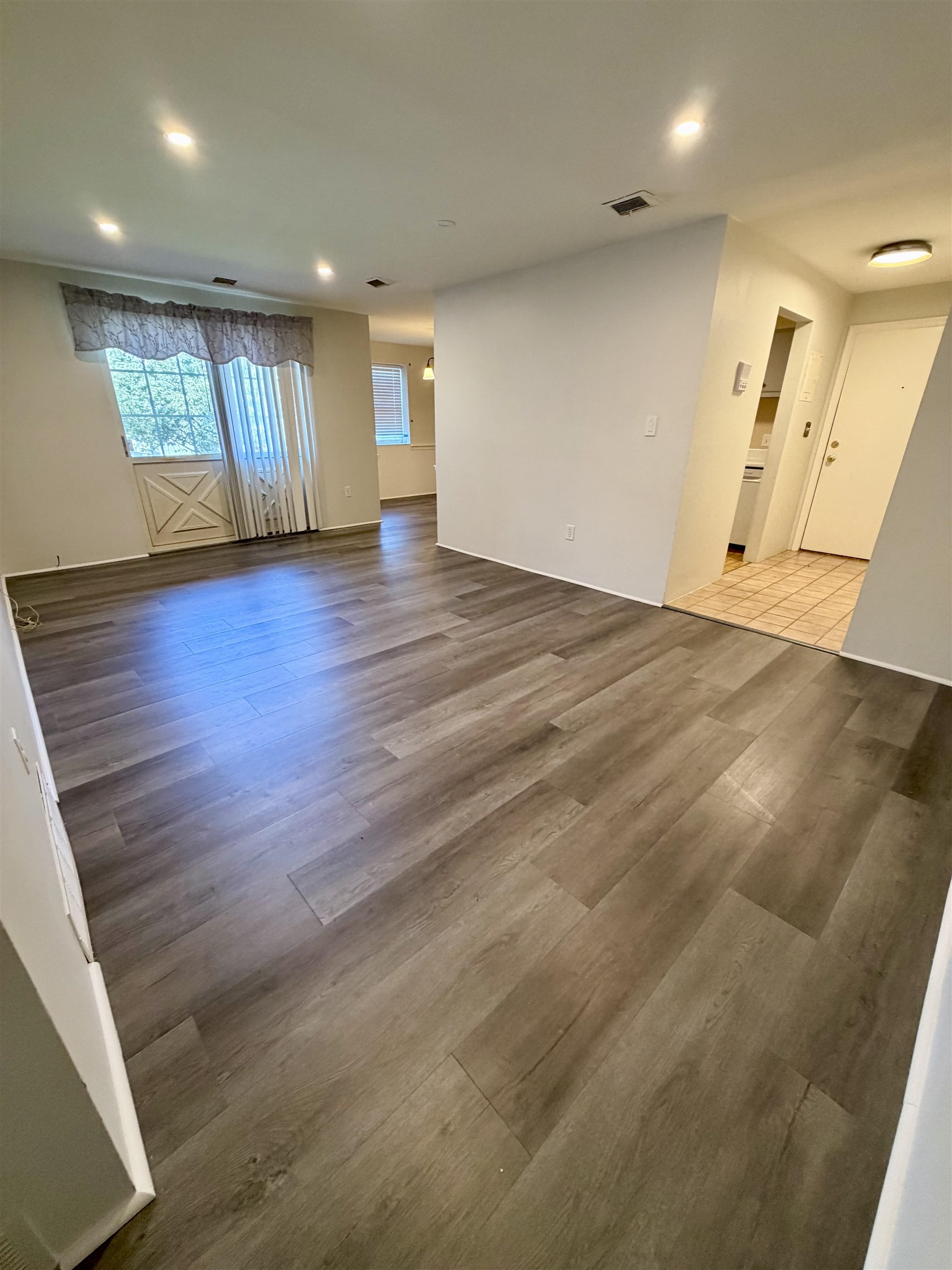 9 Louisburg Square, Unit 5 Nashua, NH 03060 - Photo 4 of 17