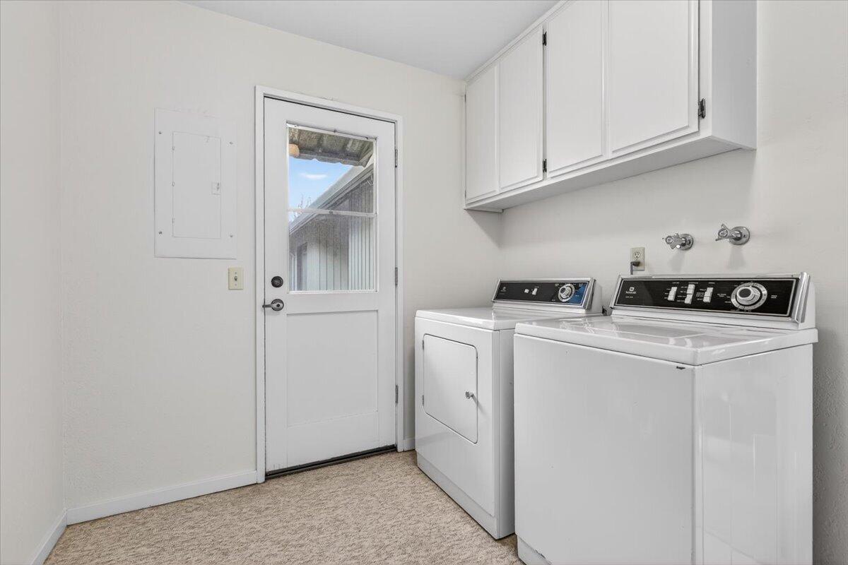 2647 Freedom Way Medford, OR 97504 - Photo 30 of 38 a utility room with closet dryer and washer