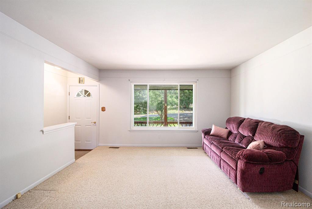 4910 Clarkston Road Clarkston, MI 48348 - Photo 8 of 33 Gallery Image 8