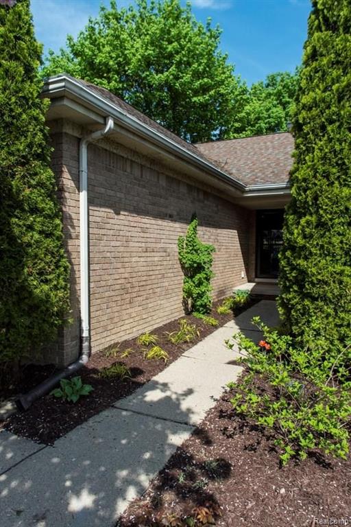 1634 Hillside Lane Rochester Hills, MI 48307 - Photo 6 of 61