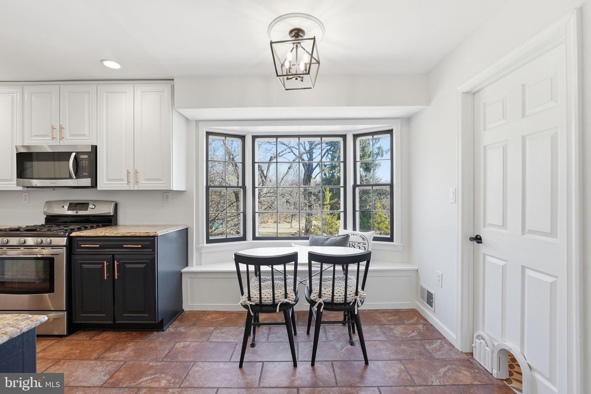 16905 Briardale Road Derwood, MD 20855 - Photo 13 of 45 Cozy Breakfast Nook with Views