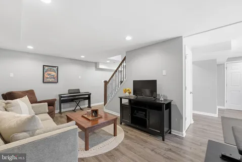 $800,000 | 16905 Briardale Road, Derwood, MD 20855